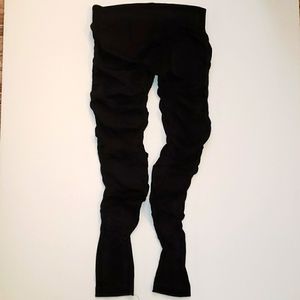 NWOT BLACK SEAMLESS LEGGINGS